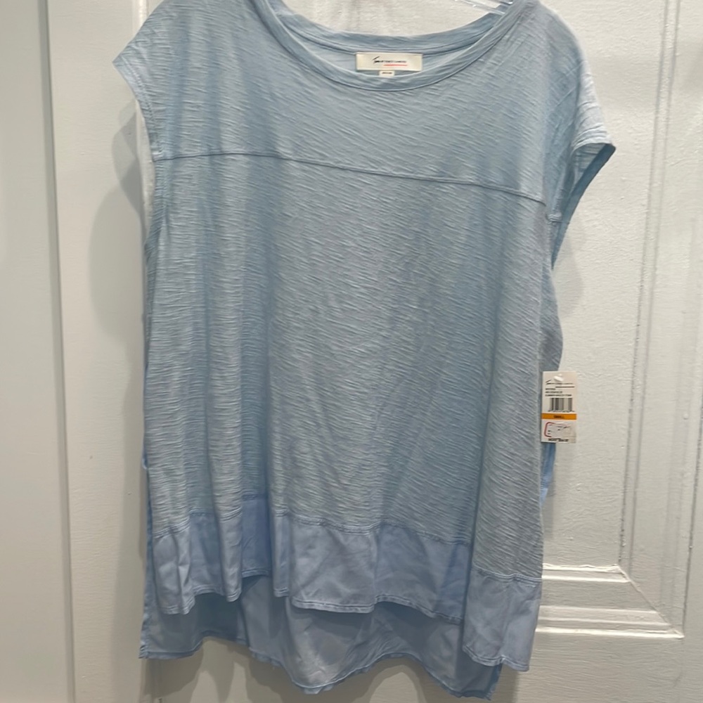NWT Two by Vince Camuto hi low mixed medium t shirt. Size S.